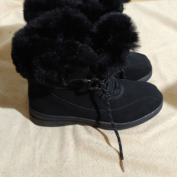NWOT * FLOOPI * SIZE 6 * BLACK FAUX FUR/FAUX LEATHER BOOTIES * SUPER SOFT 💗 - Picture 10 of 11